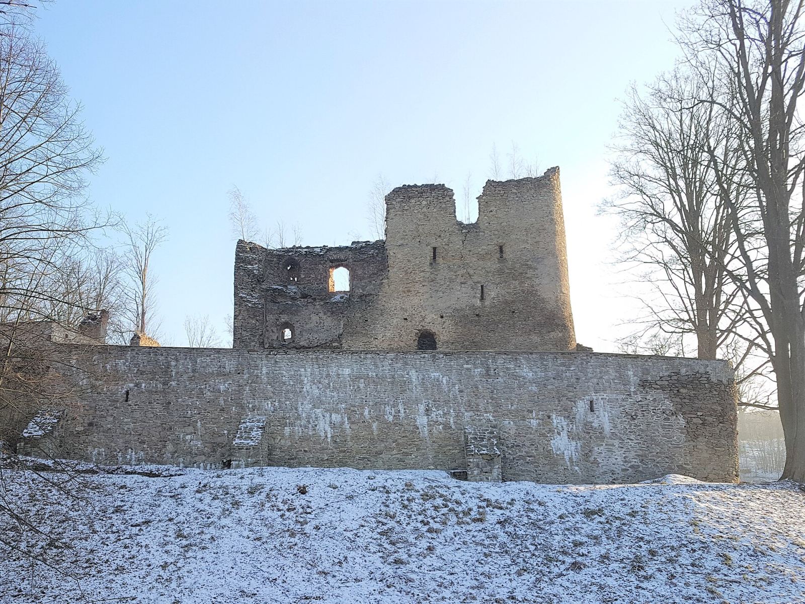 Ruina zamku, Świecie