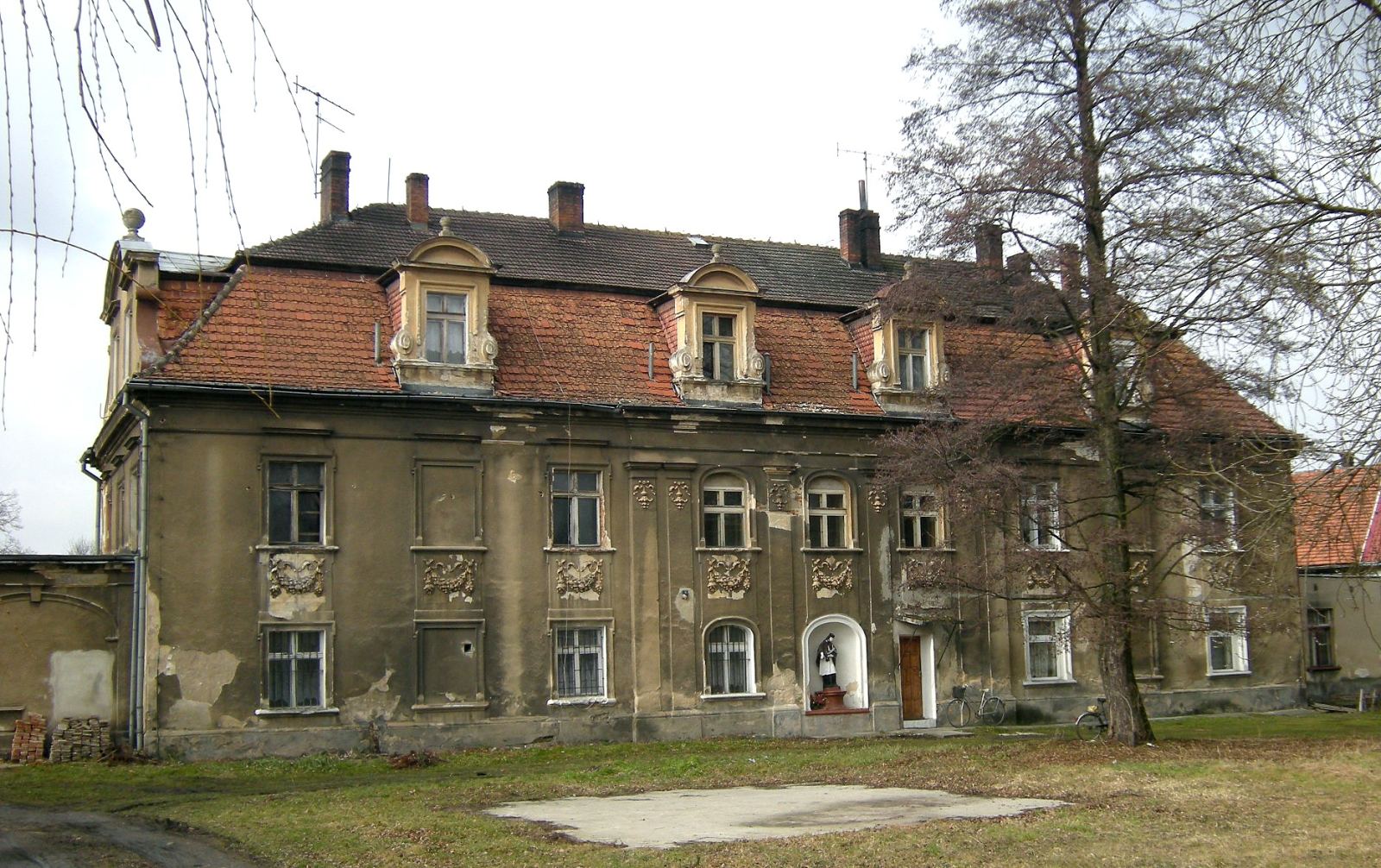 Dwór, ob. dom, Nowy Świętów