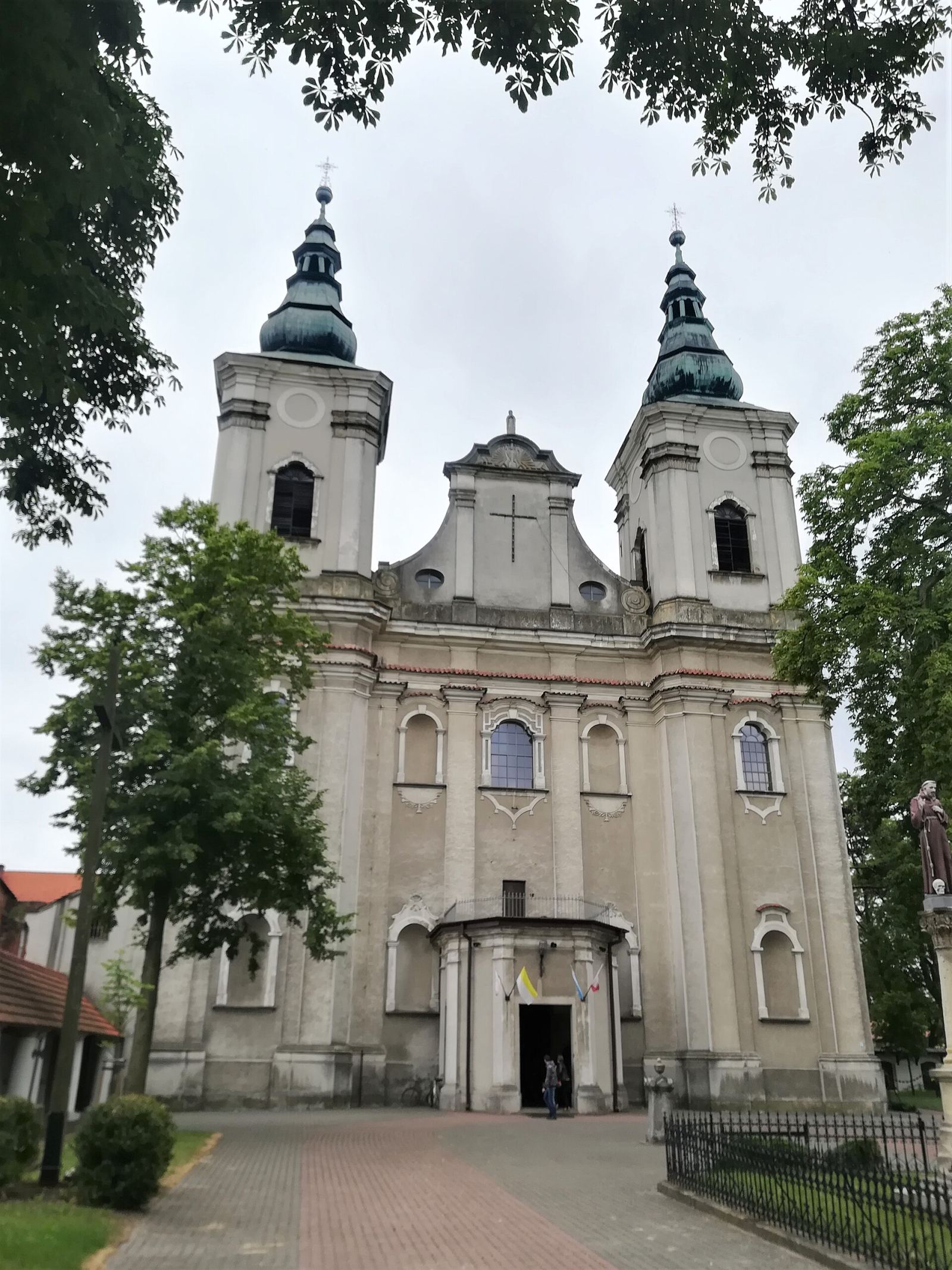 Kościół, ob. parafialny pw. Przemienia Pańskiego i św. Michała Archanioła, Paradyż