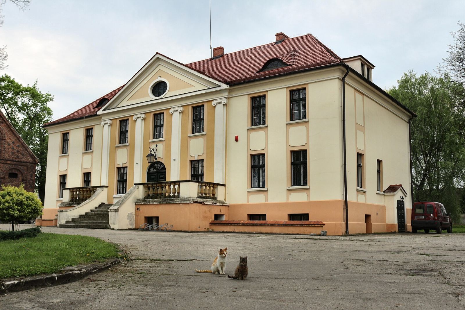 Pałac, Przyczyna Górna
