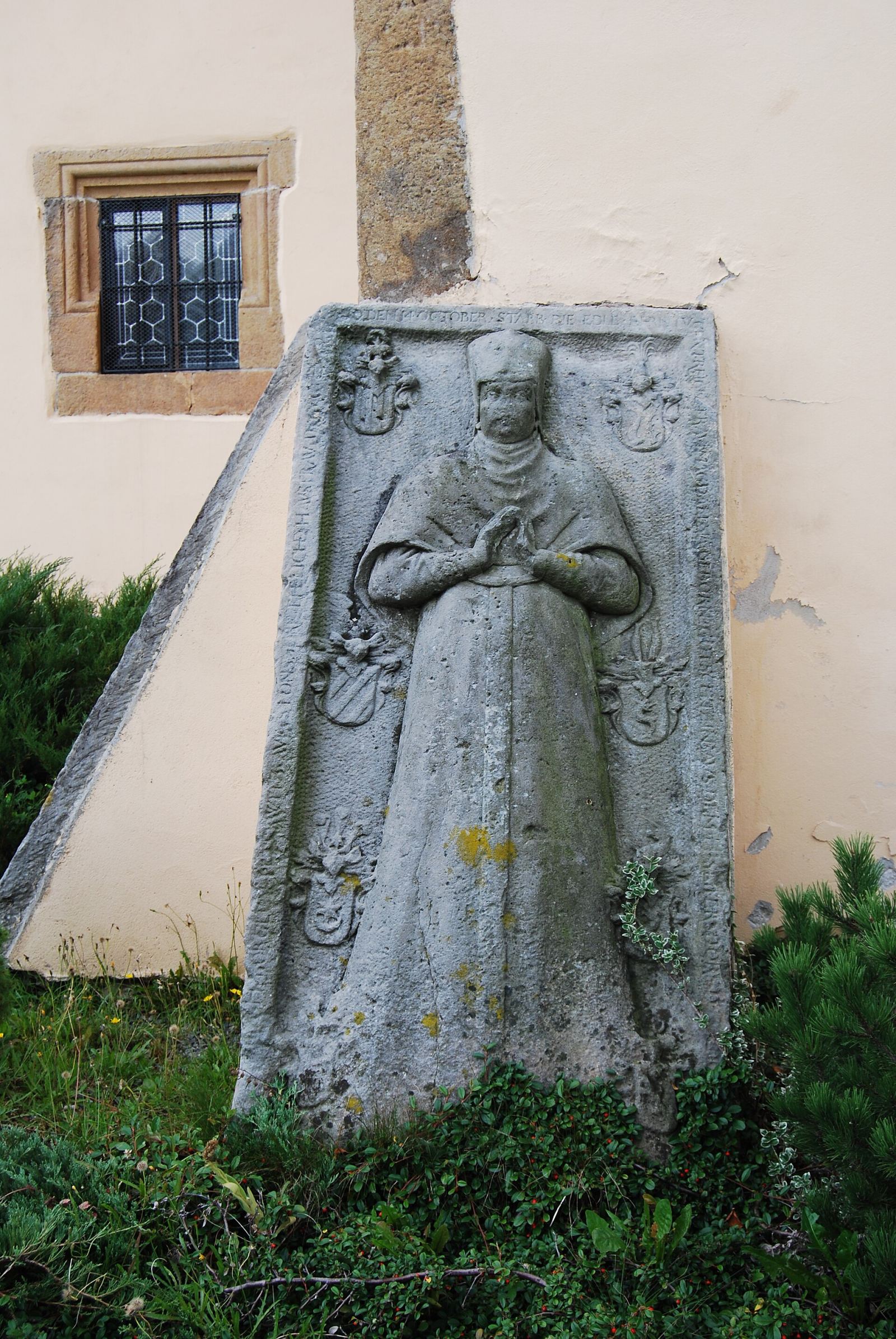 Przykościelny cmentarz rzymskokatolicki, Staniszów