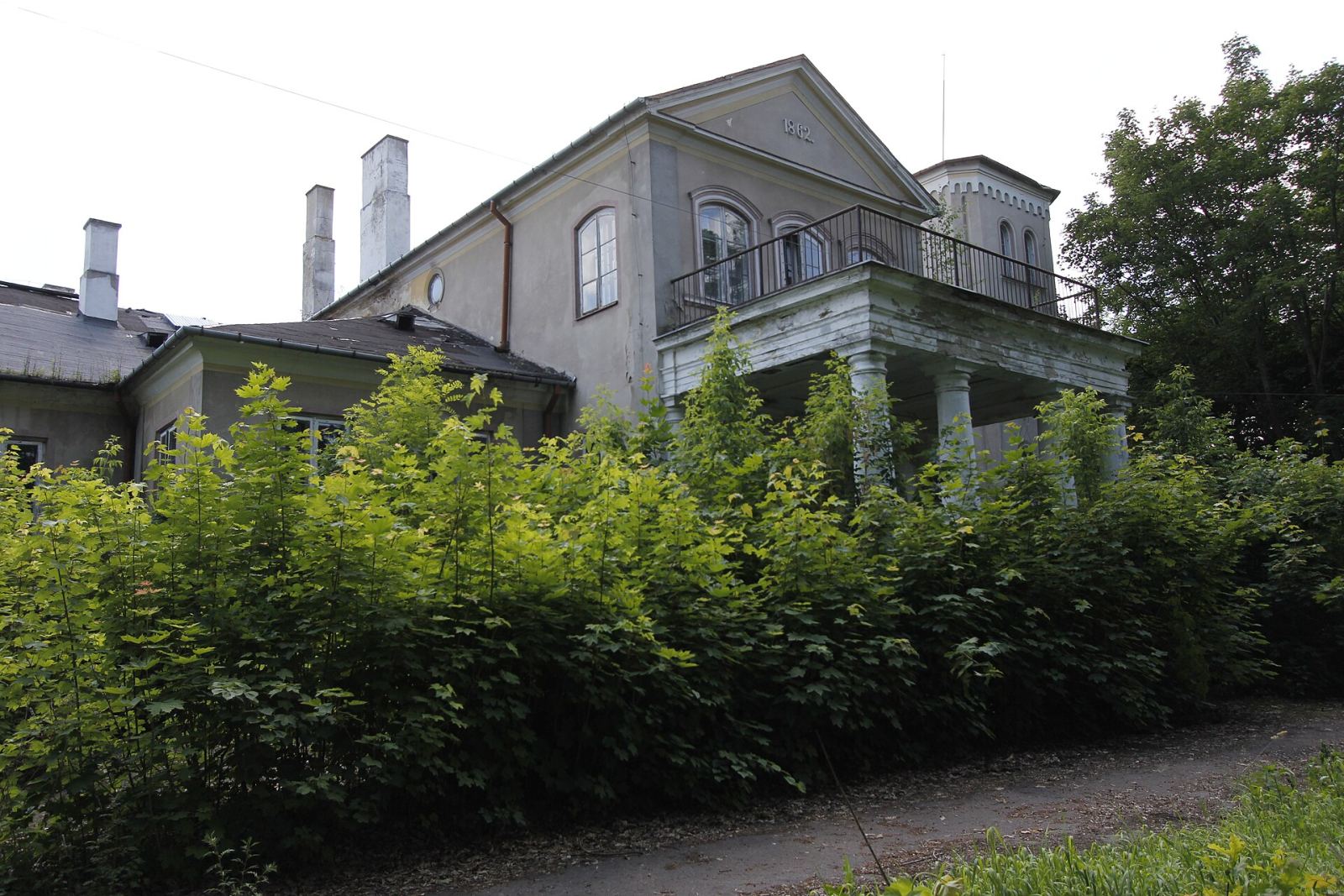 Dwór, Skotniki