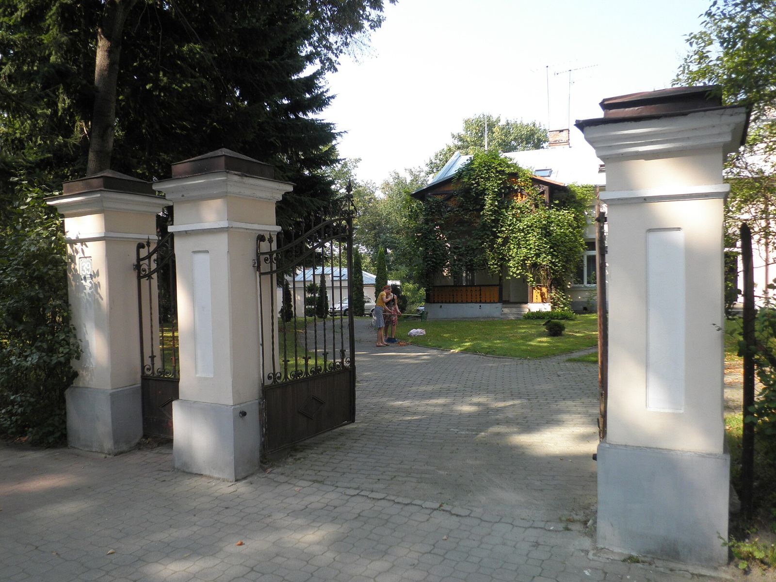 Brama wjazdowa, Nałęczów