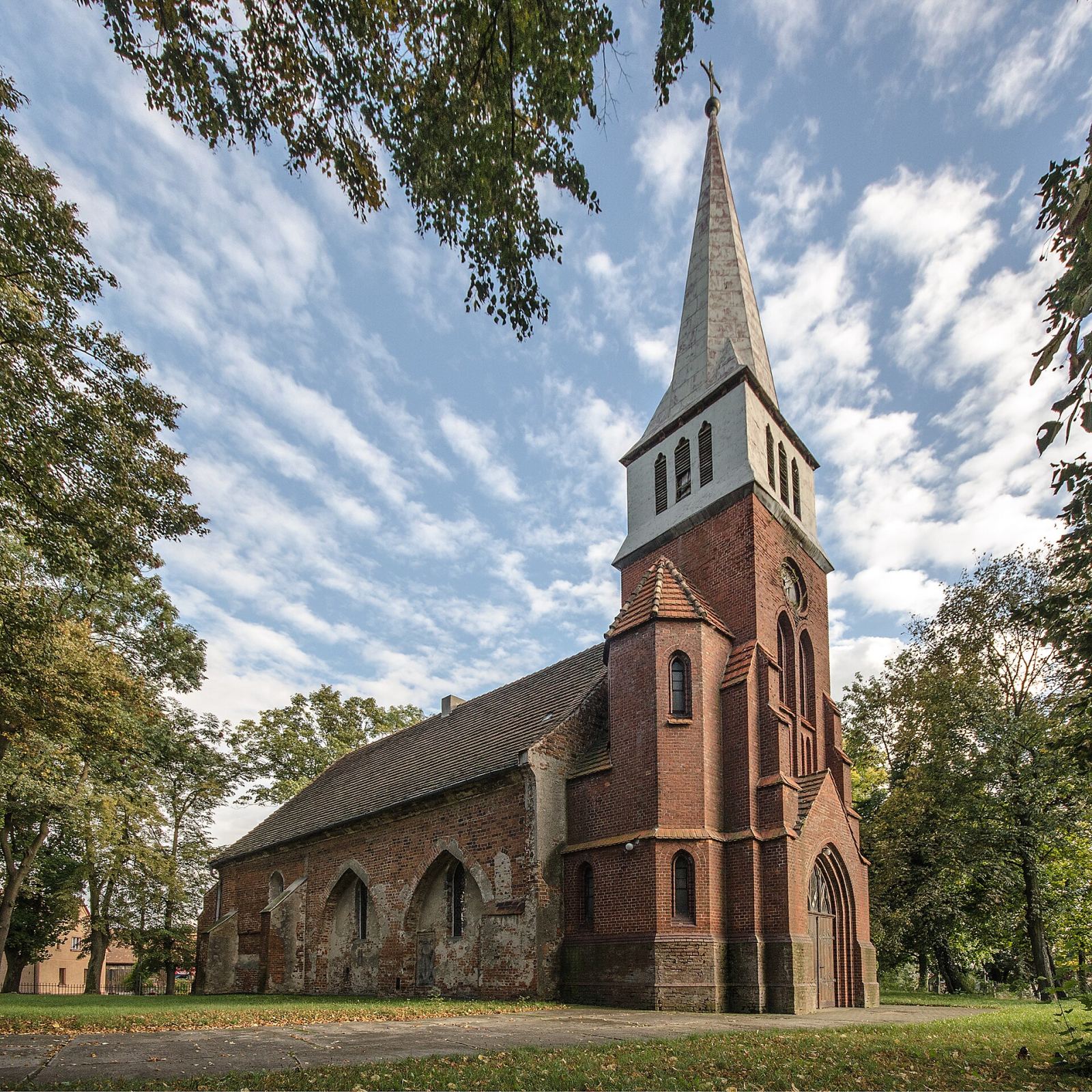 Kościół parafialny pw. Wniebowzięcia Najświętszej Marii Panny, Łozina