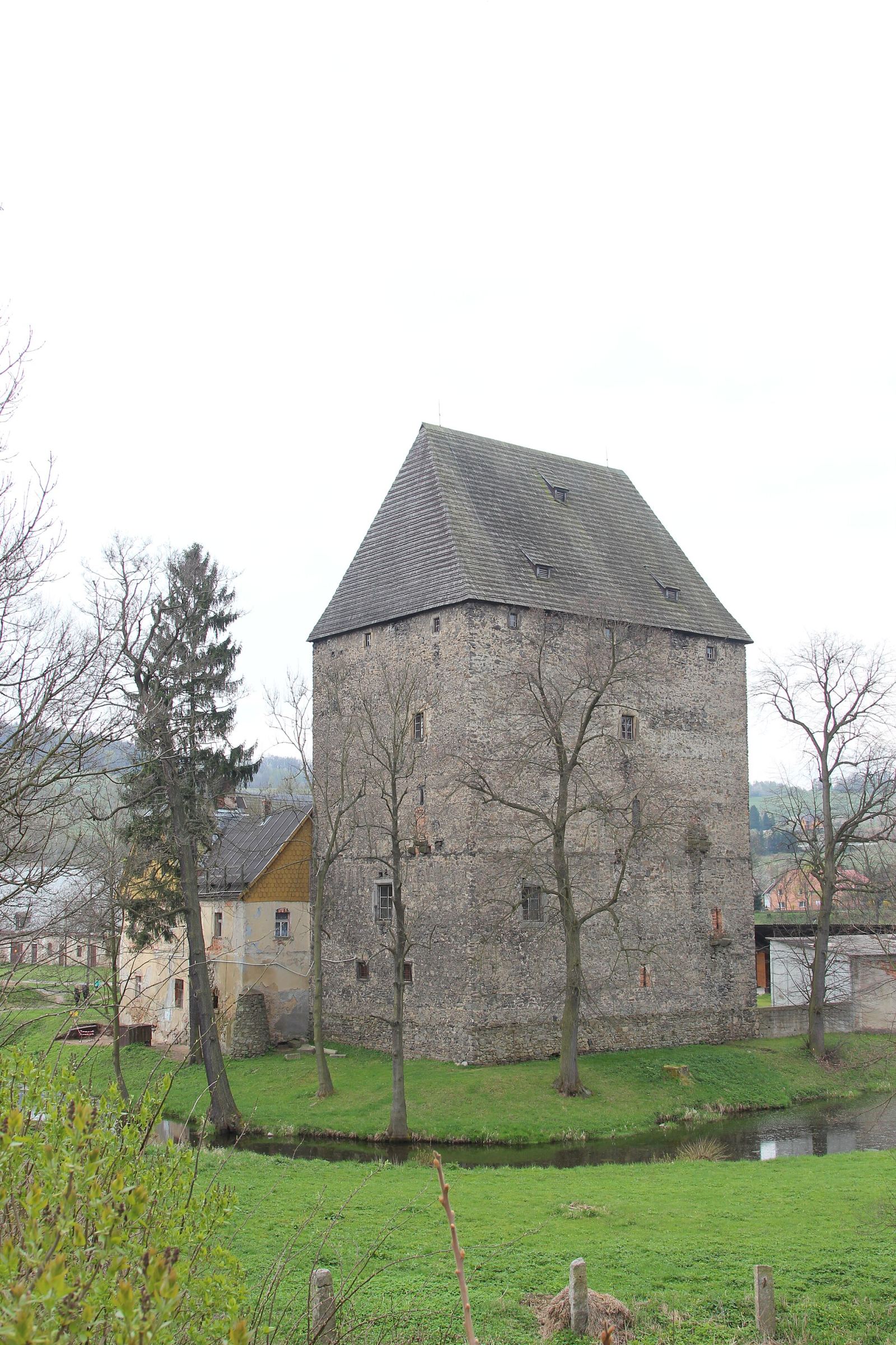 Wieża mieszkalna, Siedlęcin