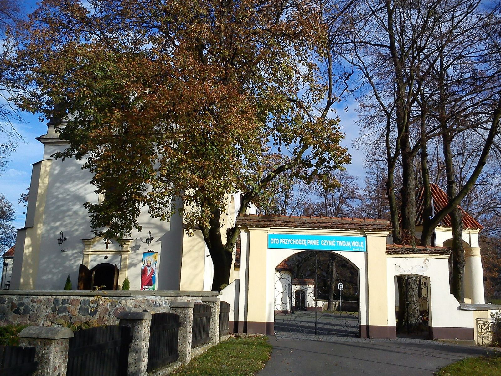 Ogrodzenie z bramką, Sobota