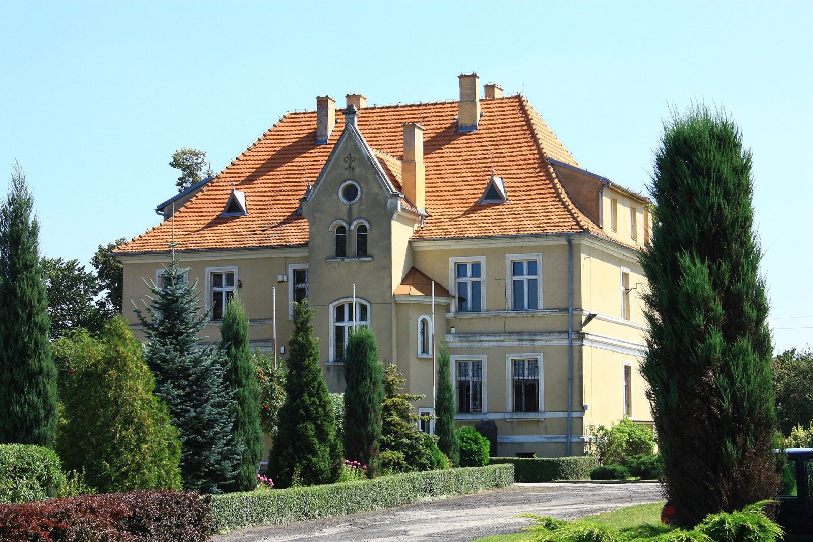 Dwór, Międzybórz
