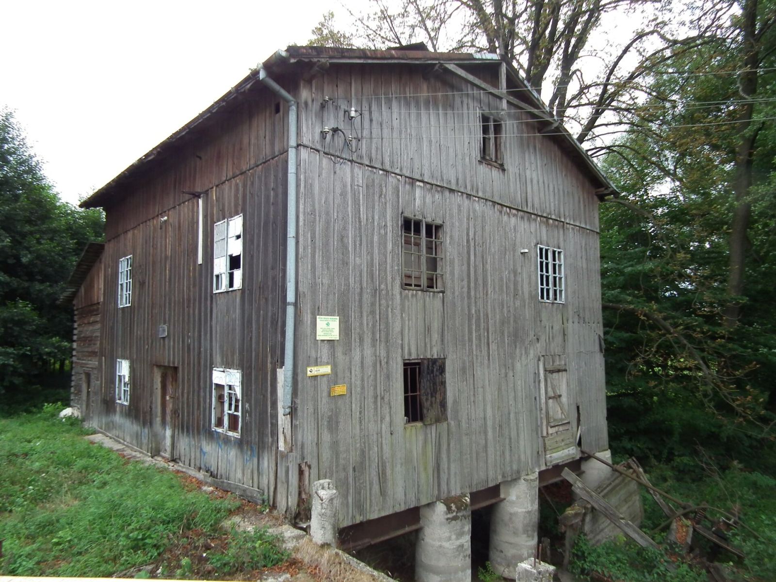 Młyn wodno-motorowy, Urzędów