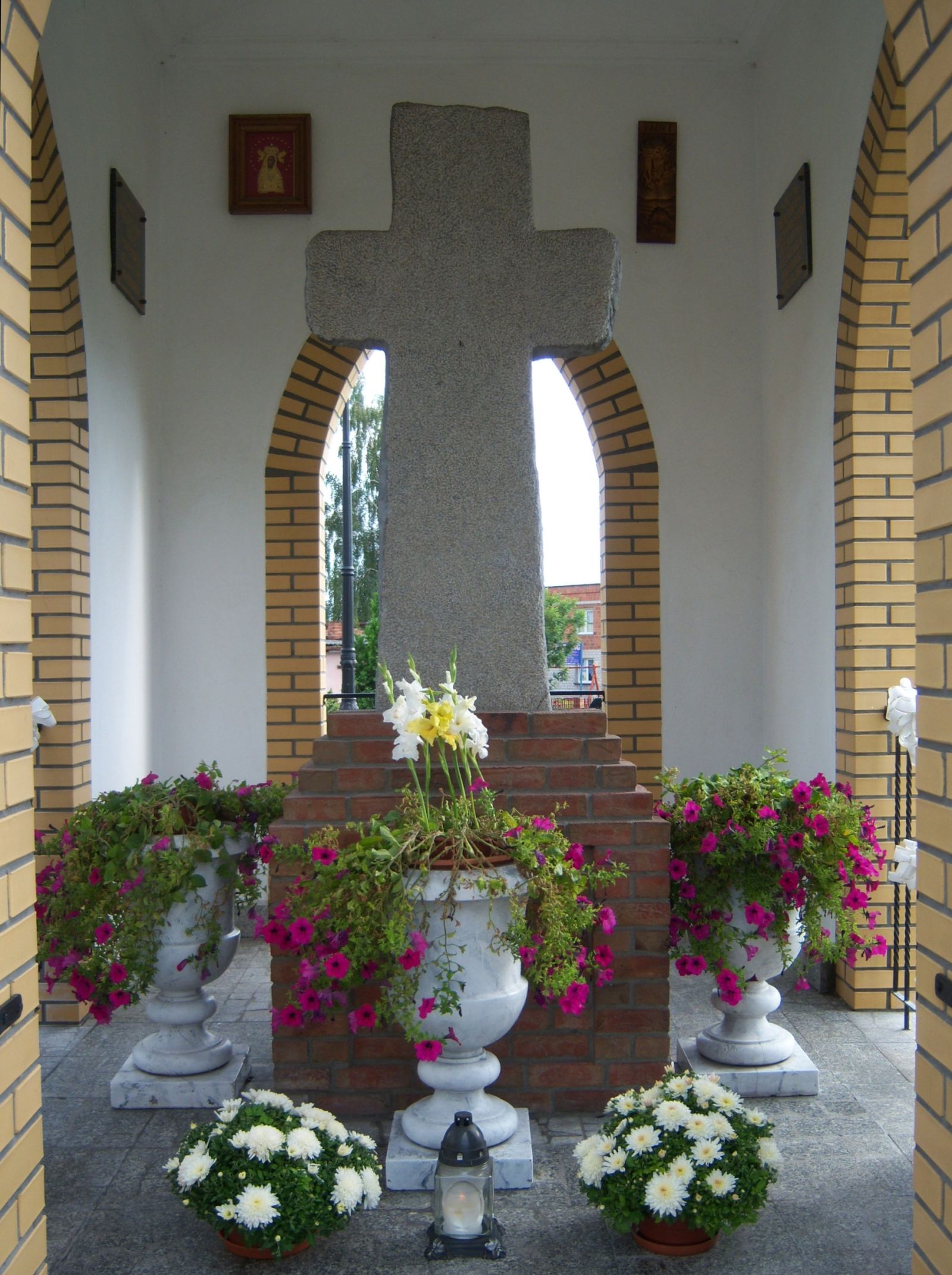 Krzyż kamienny, Licheń Stary
