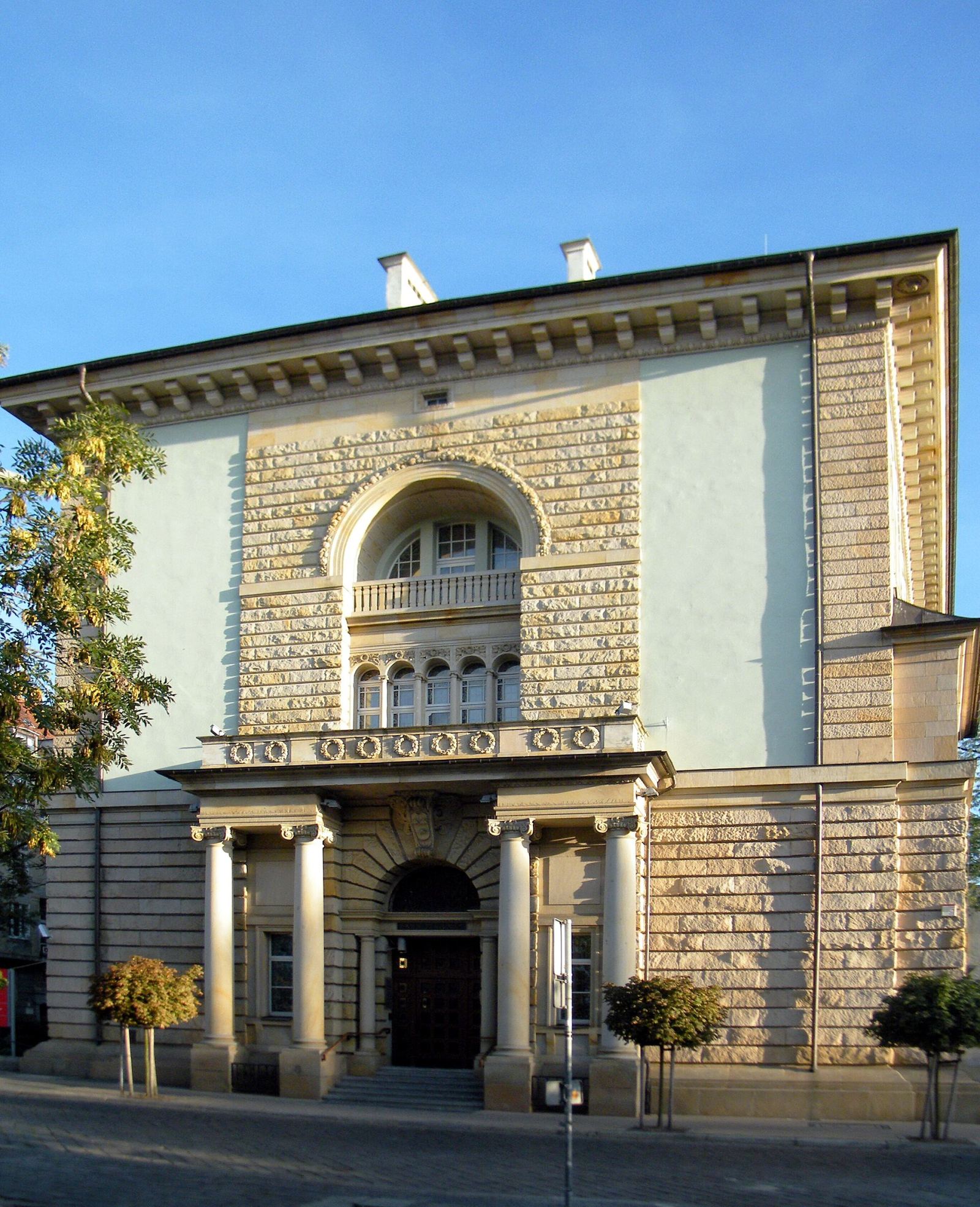 Bank, ob. Narodowy Bank Polski, Opole