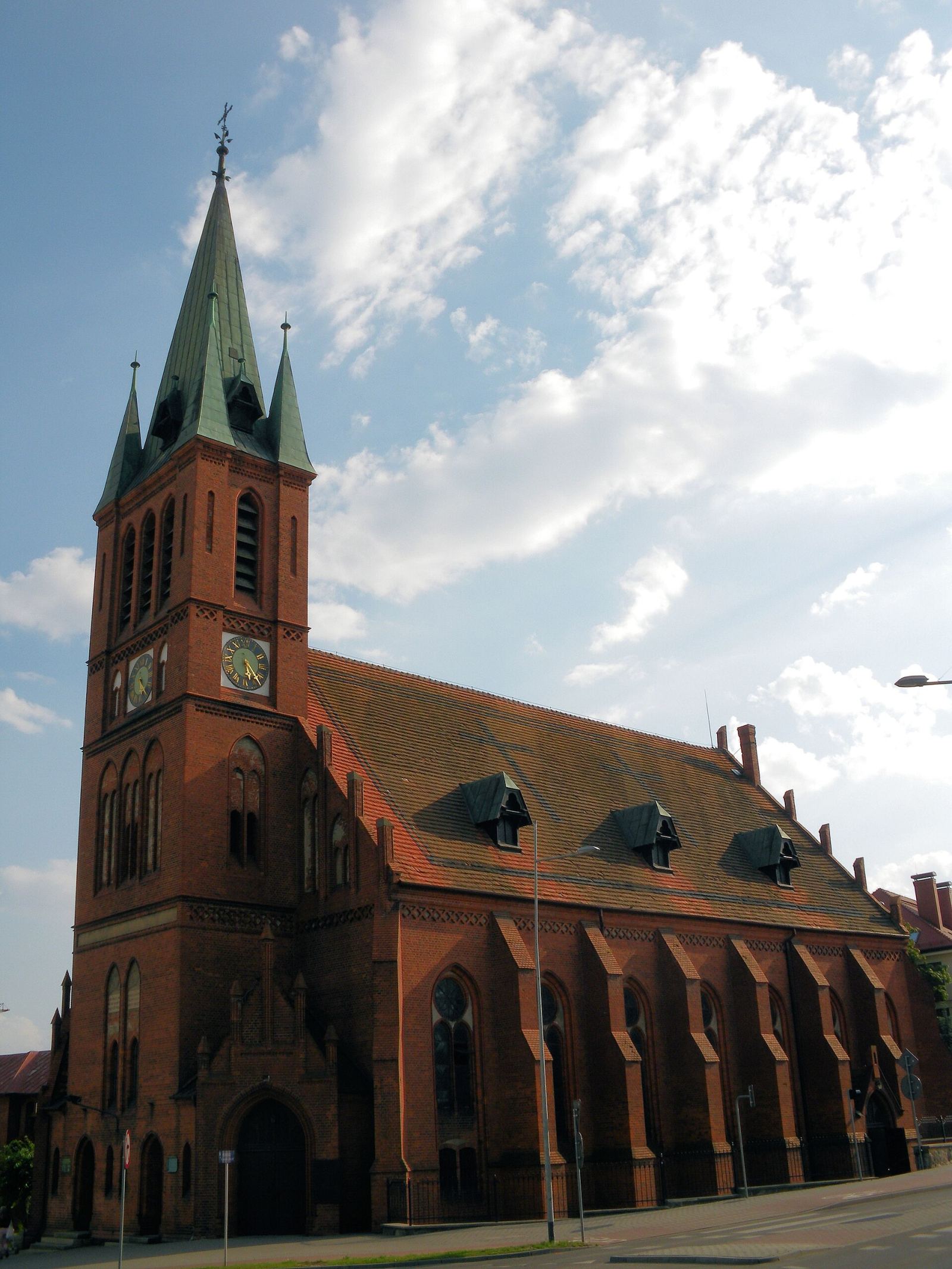 Kościół ewangelicki, ob. rzymskokatolicki parafialny pw. Zmartwychwstania Pańskiego, Kościerzyna