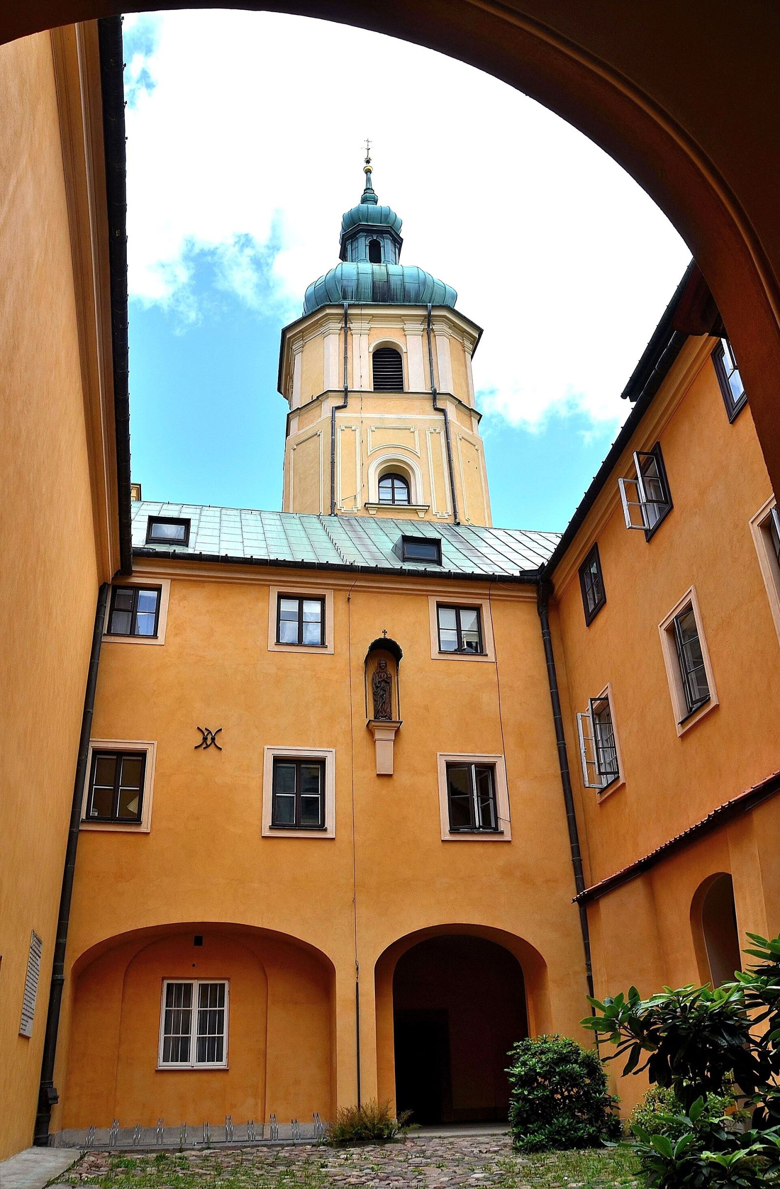 Klasztor, Warszawa