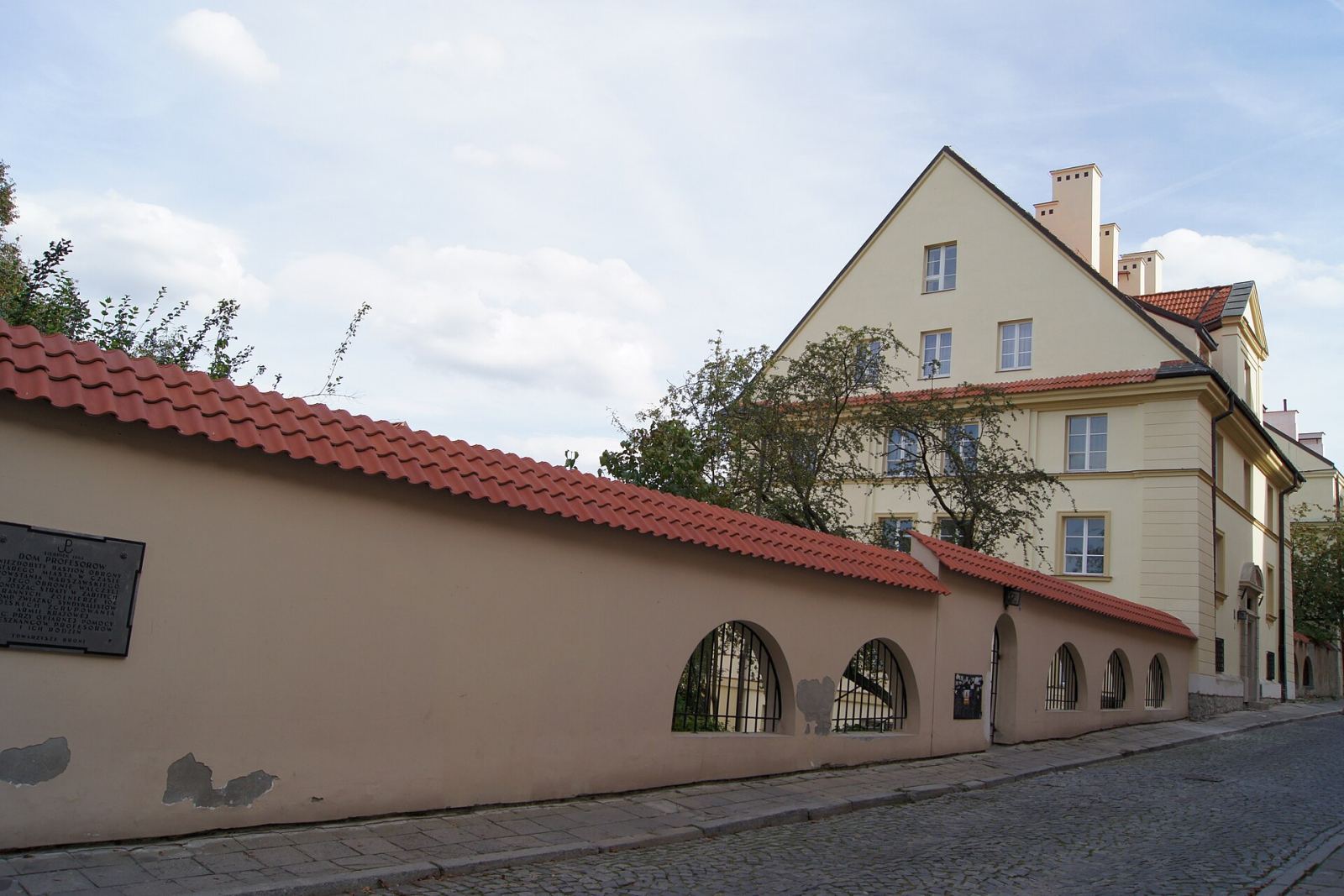 Mur, Warszawa